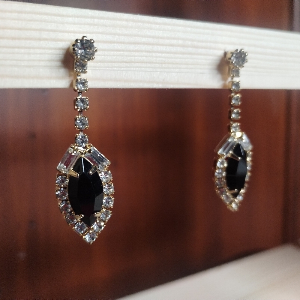 Elegant Formal Women's Drop Earrings - Picture 2 of 3